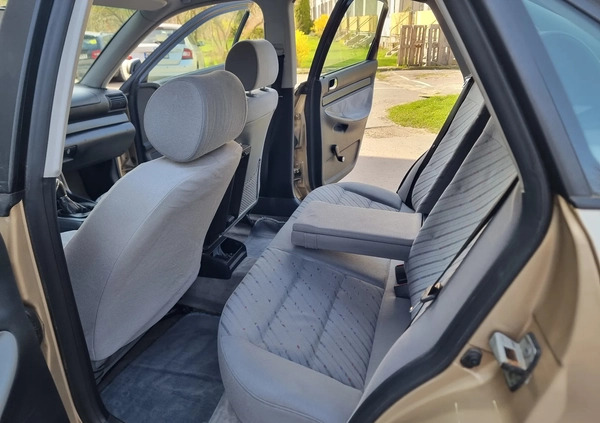 Audi A4 cena 4900 przebieg: 295000, rok produkcji 1995 z Pruszków małe 254